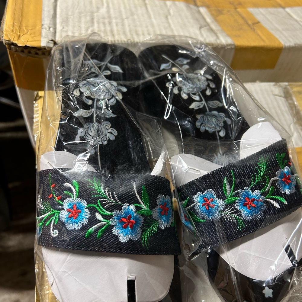 Sandals - Picture 15 of 15